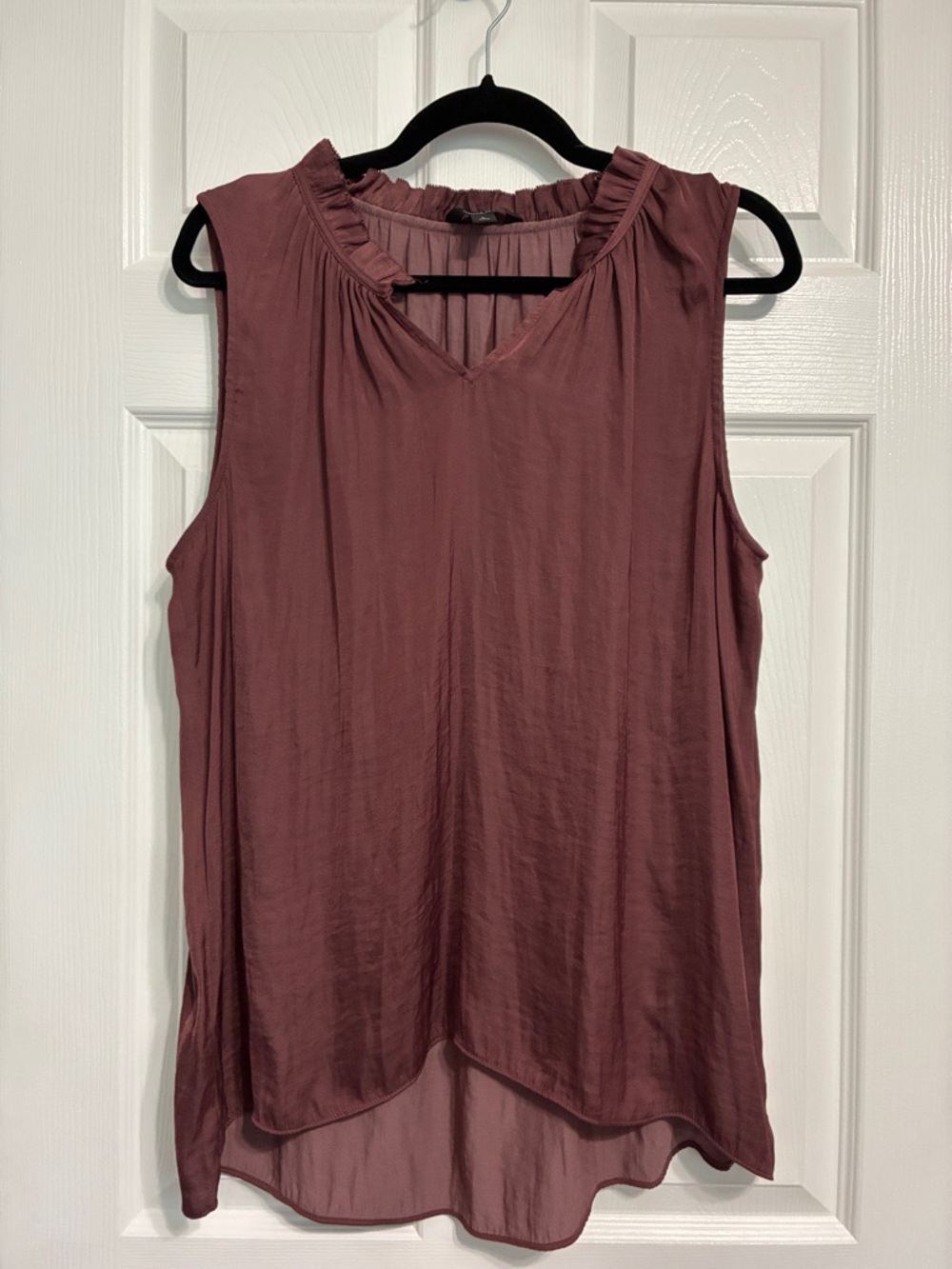 Simply Vera Vera Wang Sleeveless Ruffle V-Neck Camisole in Mauve